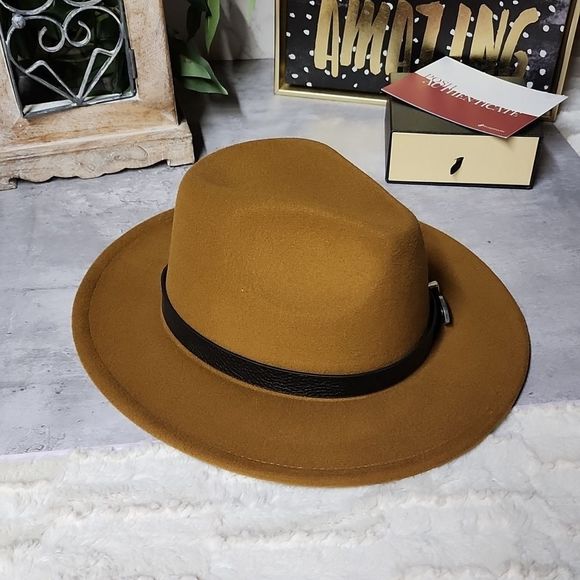 Womans hat - Picture 3 of 9